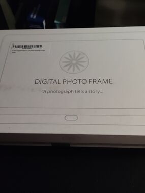 Source Unknown White Digital Photo Frame